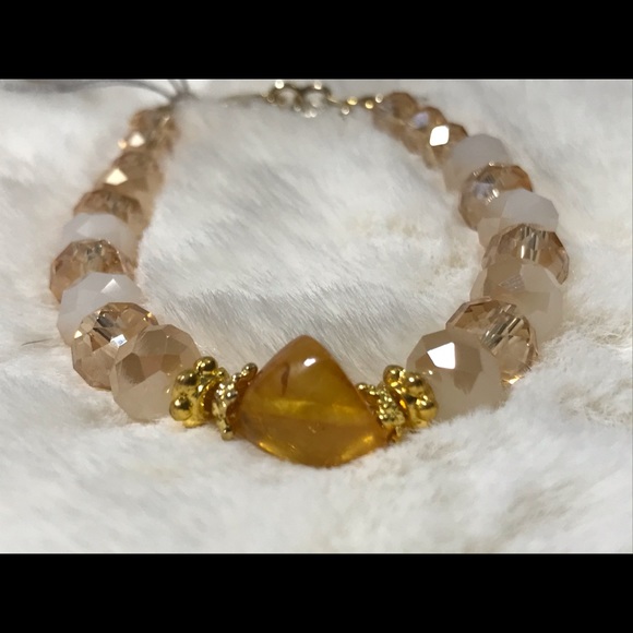 Gorgeous Amber Bracelet - Picture 2 of 6